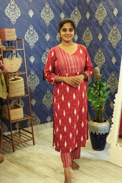 red-kurti-set-min