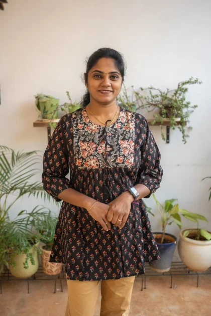 Cotton Round Neck A Line Yoke Short Top Black