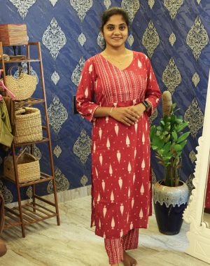 red-kurti-set-min